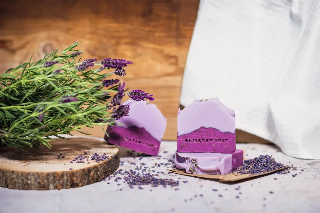 b0-as-lavenderfields-image4-wd.webp