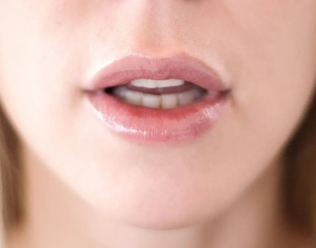 g6-coconut-pearl-lip-balm.webp