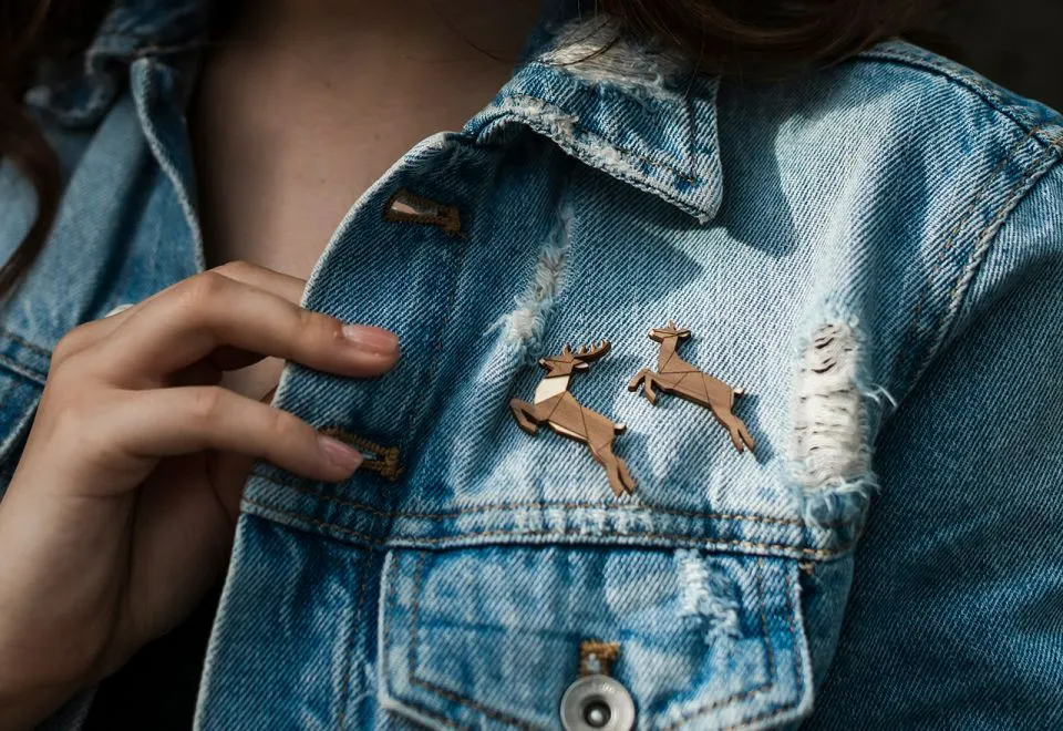 doe_brooch_2.webp