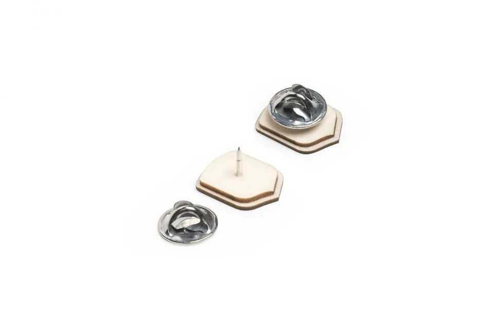 brooch-fastening.webp