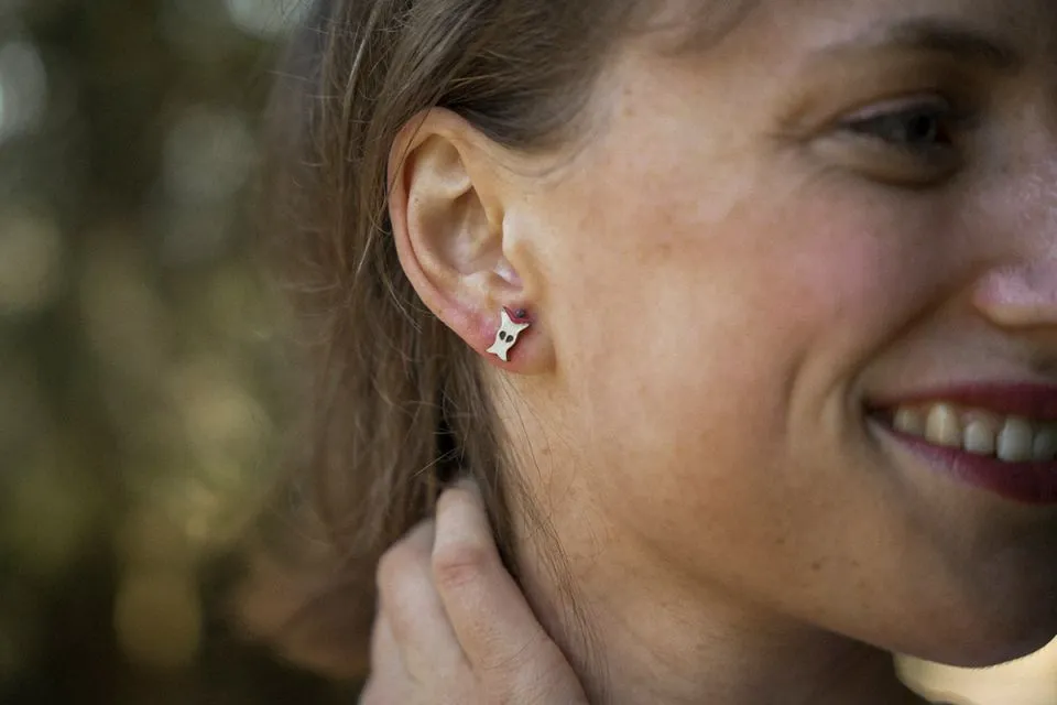 apple_earrings_1200x800_04.webp