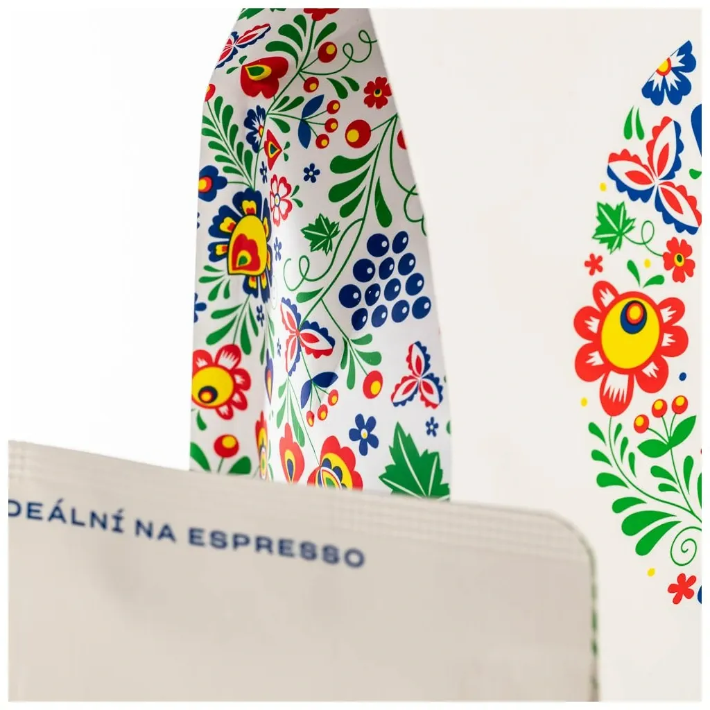 2017_2017-ta-nasa-nekysela-espresso-smes-vyladena-do-kavovaru.webp