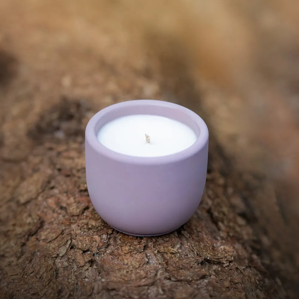 Betonhome - Sójová svíčka mini ROMANTICKÁ CHVILKA 70g (švestková).webp